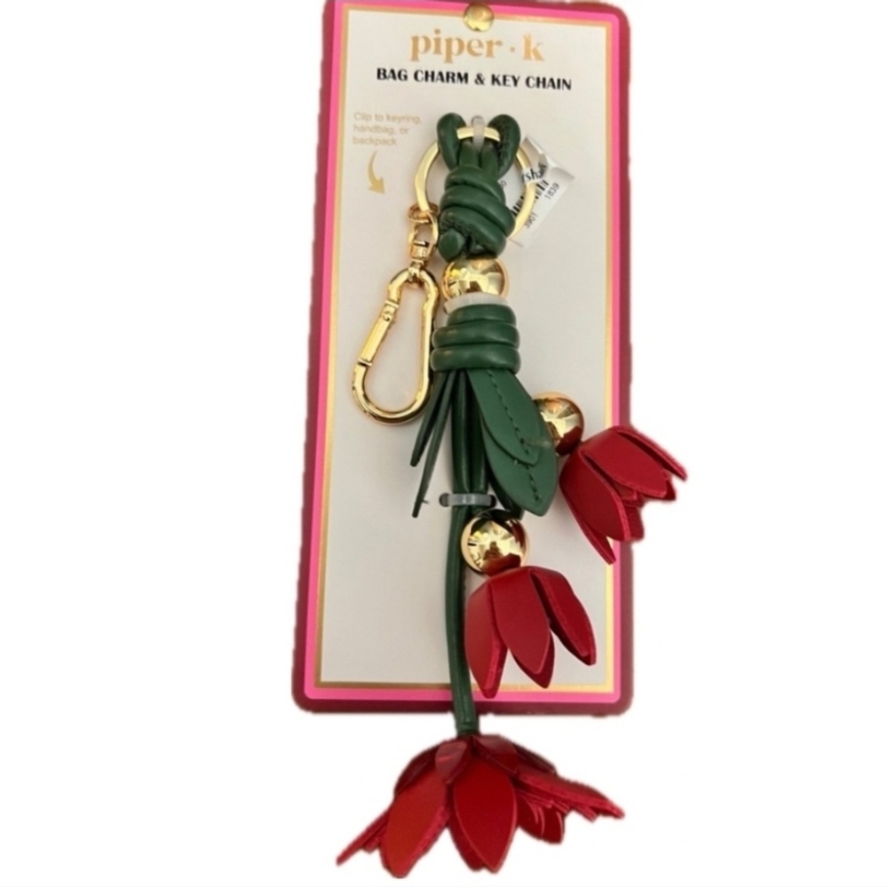 🌹▪️ Piper K▪️ Beautiful Floral Bag Charm Key Chain Leather Flower - Picture 1 of 4